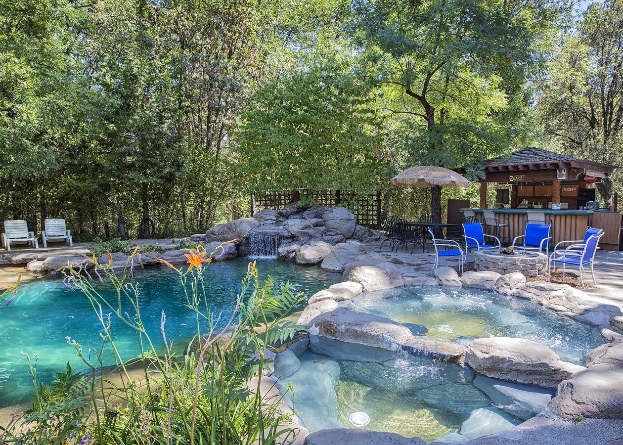 Lazy Z Lodge *